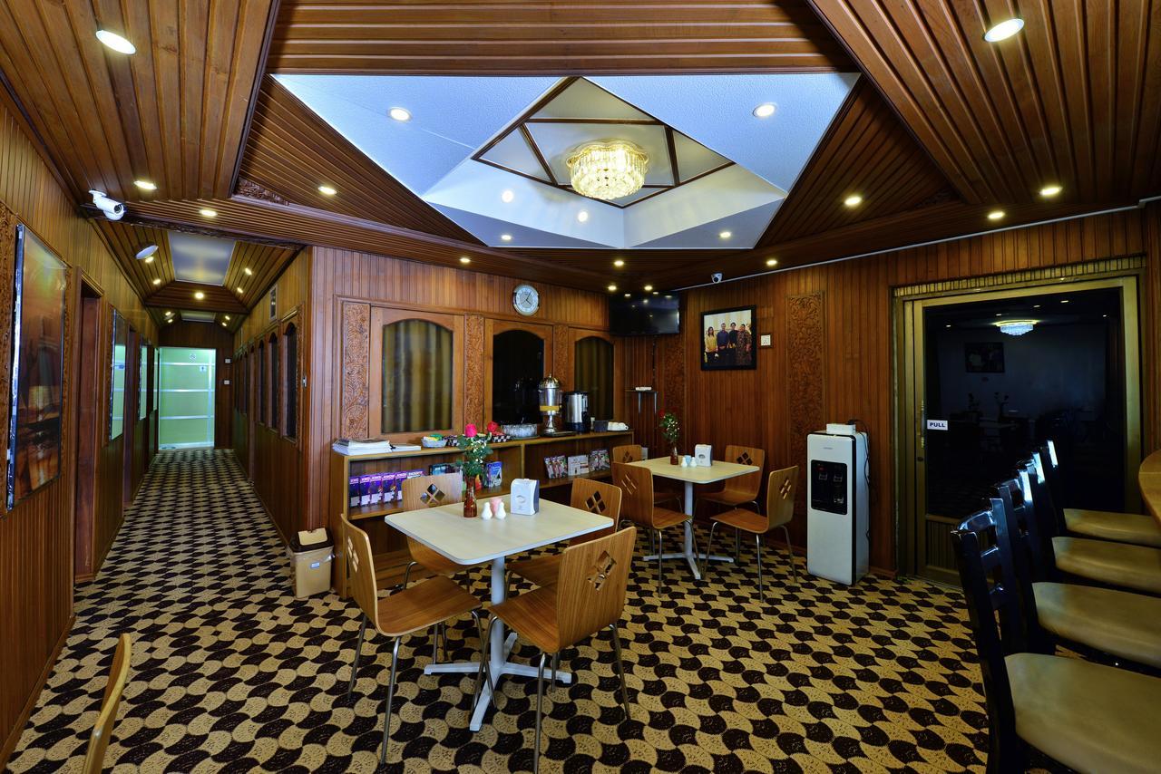 Backpacker Hostel (Adults Only) Янгон Экстерьер фото