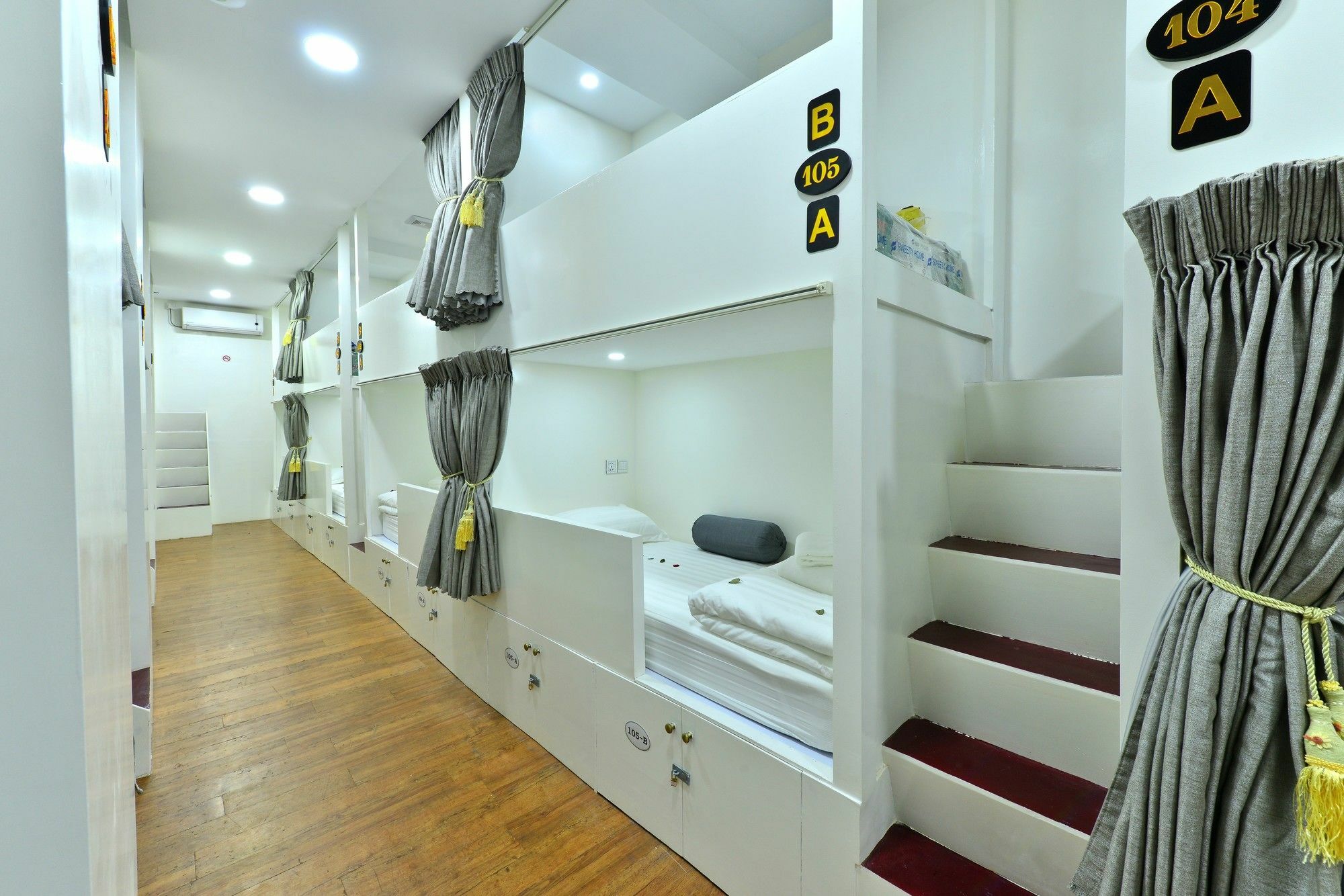 Backpacker Hostel (Adults Only) Янгон Экстерьер фото